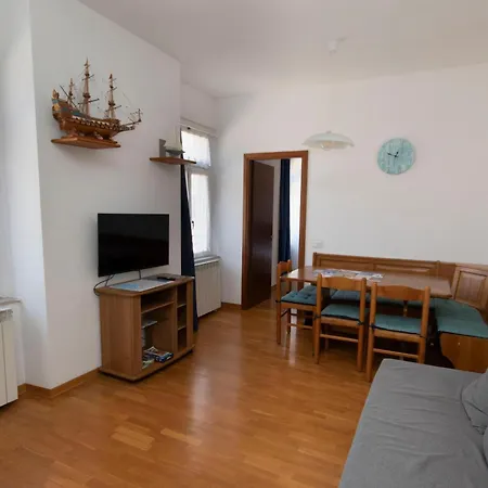 Nave Con Posto Auto Privato Recintato *