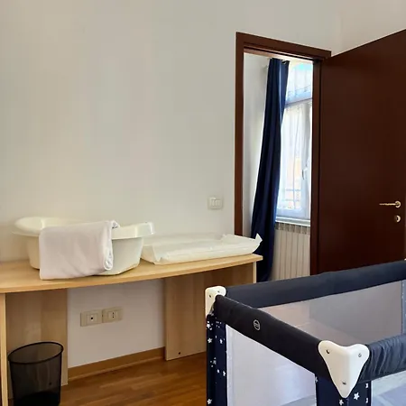 Nave Con Posto Auto Privato Recintato Appartement Trieste